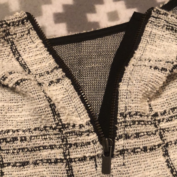 Banana Republic Square Patterned Top Size XS - Picture 9 of 10